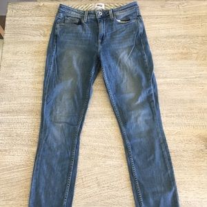 Like new Paige carter slim jeans hi waist